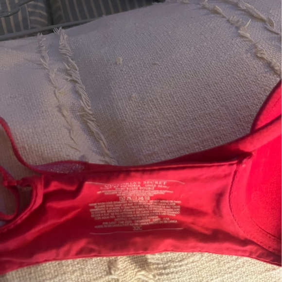 Victoria’s Secret convertible bra - Picture 3 of 3